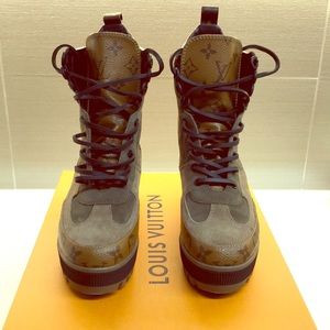 Louis Vuitton Laureate Desert Combat Boot - Size 7